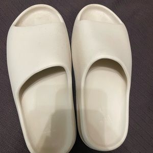 Yeezy Slide Bone Size 13